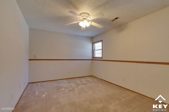 Building Photo - 2 br, 1.5 bath Townhome - 3003 S Brandywin...