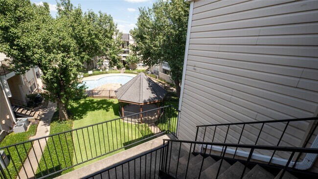 Building Photo - 2750 Holly Hall St