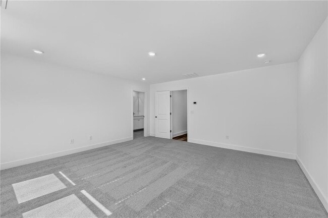 Building Photo - 538 E Rope Mill Rd