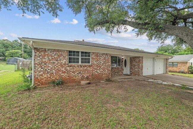 Building Photo - 325 Belmont Dr