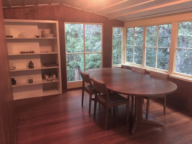 Building Photo - Classic Mill Valley 3 Bedroom Home