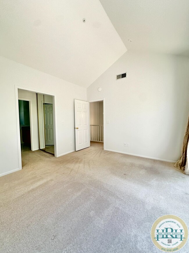 Building Photo - Charming 3BR|2.5BA Palo Alto Townhome – Pr...