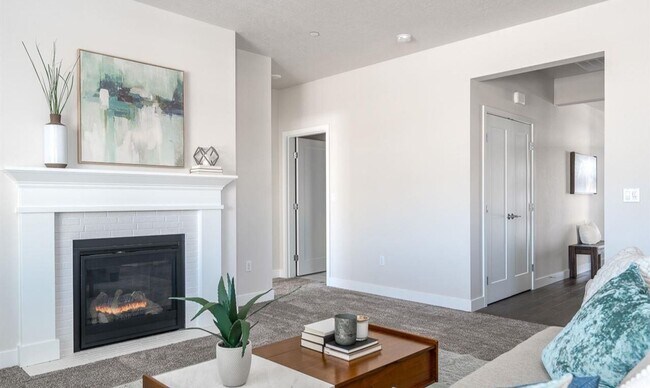 Building Photo - 3BR Home in Richland – Gas Fireplace, Fenc...