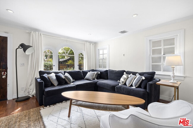 Building Photo - 639 Westbourne Dr