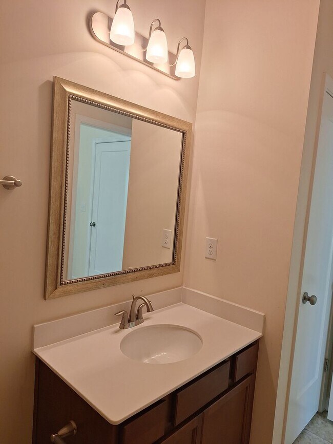 Building Photo - ***HURRY, MOVE IN SPECIAL****Superb Home Located in the Catawba Hills Neighborhood!