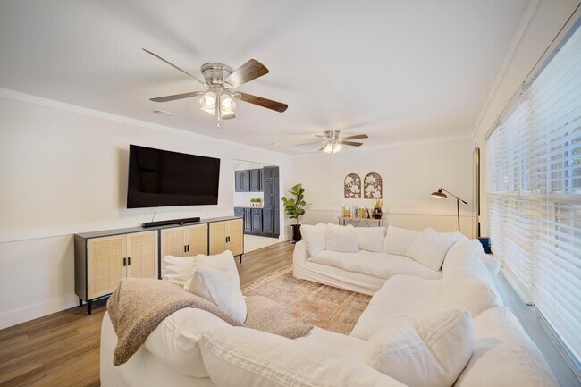 Building Photo - 1024 Juniper Ave