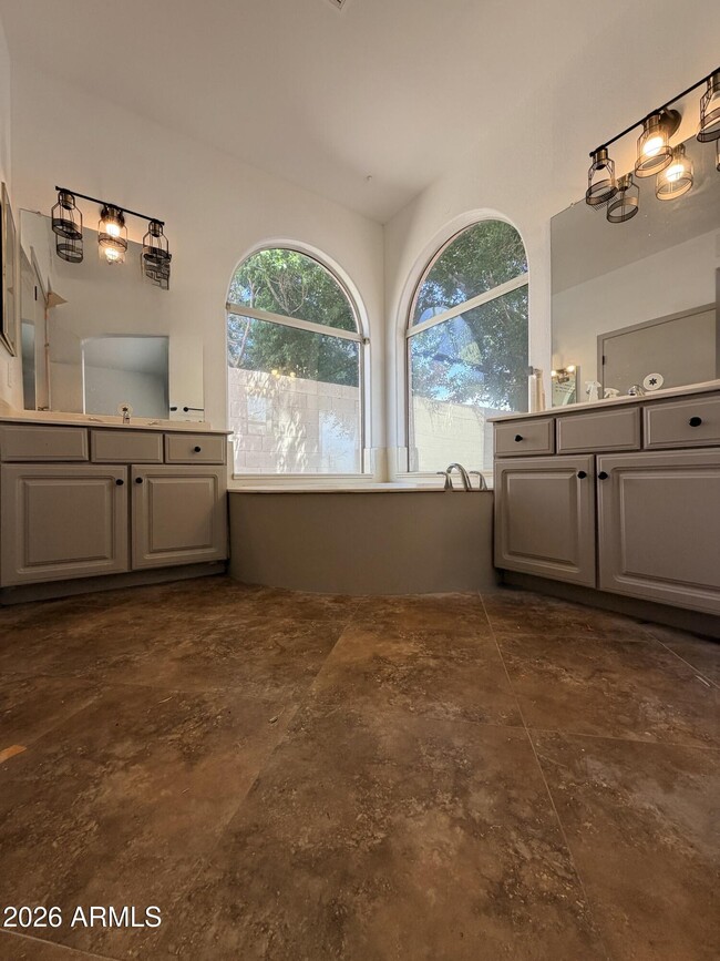 Building Photo - 5215 W Tonopah Dr