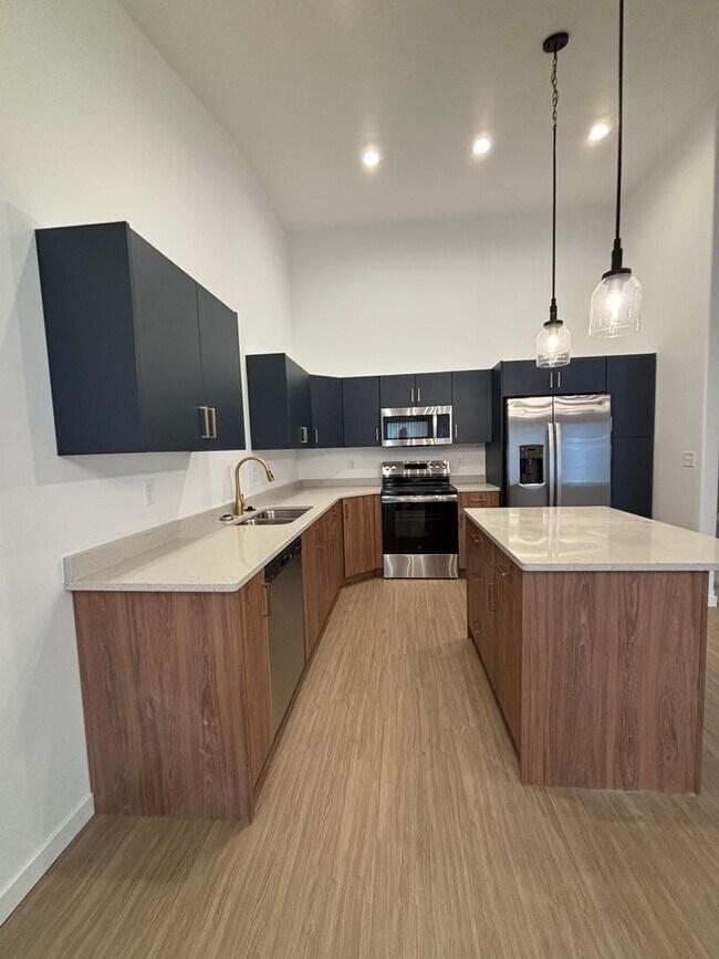 Building Photo - 3 Bed 3 Bath Townhome