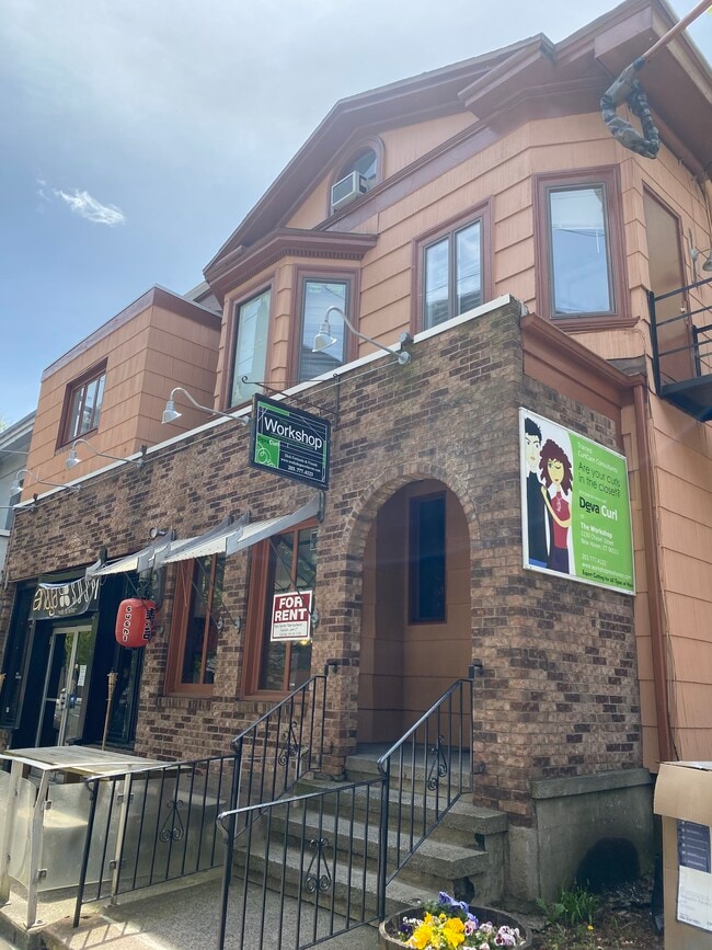 Building Photo - 1150 Chapel St