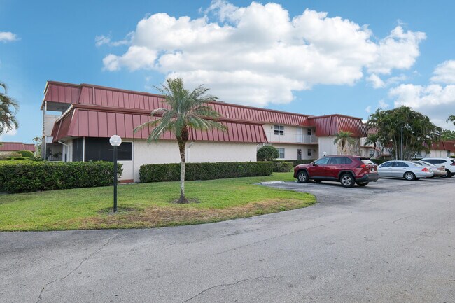Building Photo - 12012 Greenway Cir S