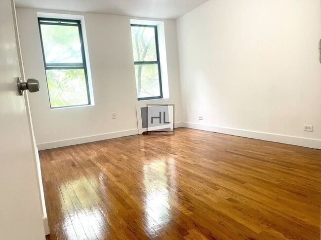 Building Photo - 218 E 89th St