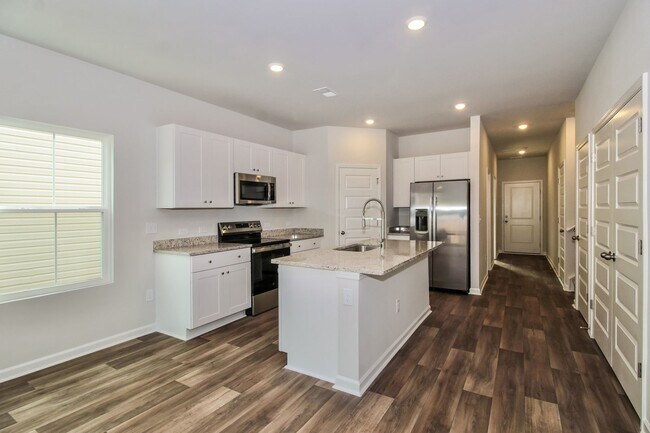 Building Photo - $500 Off 1st Month's Rent - 4 Bdrm/3 Bath, Brand New Townhome in Ocean Isle