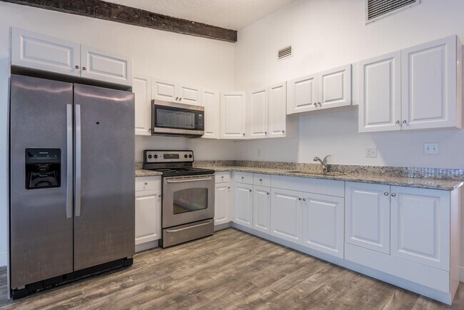 Building Photo - 5847 S 37th St
