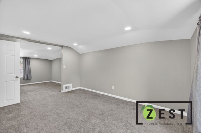Building Photo - Beautiful Updated 4 Bed 1.5Bath Colonial **Open House Sunday June 21st from 1pm to 2pm**