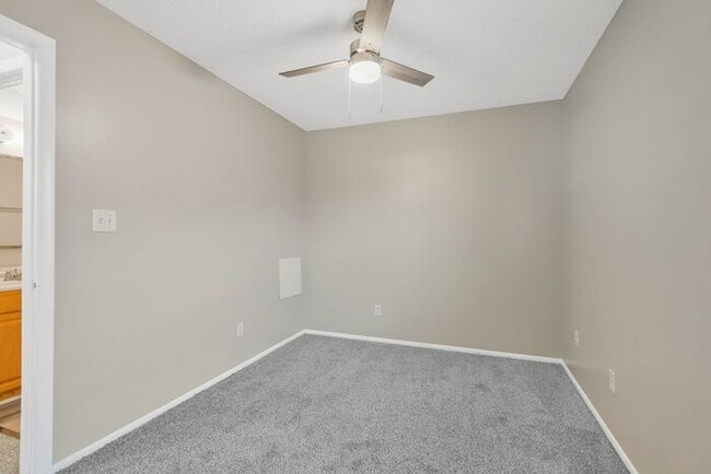 Building Photo - 3Br 2BA Home in Brandon, FL - New Paint and Carpet