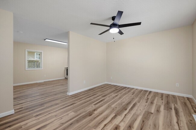 Building Photo - S0275-MF2