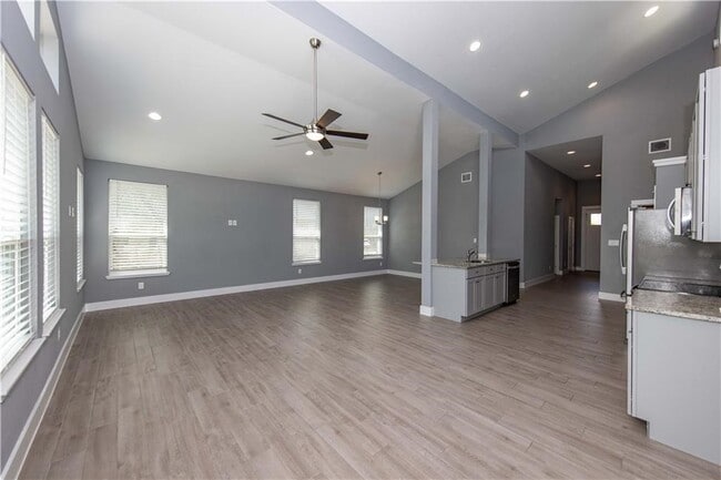 Building Photo - 51 Champions Cir
