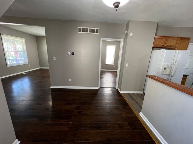 Building Photo - Charming 3-Bedroom Home in Washington Weat...