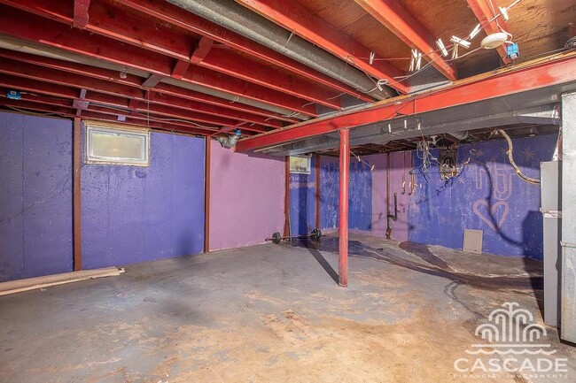 Building Photo - 220 N Oak Dr
