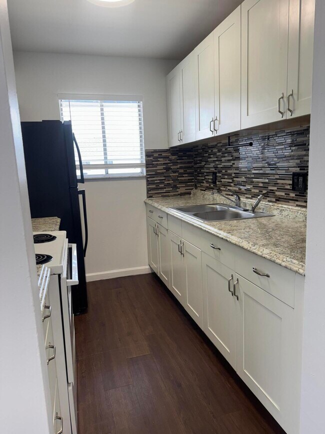 Building Photo - 206 E Tiffany Dr