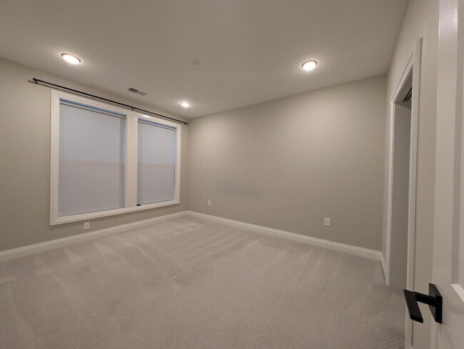 Building Photo - 751 N 6th St