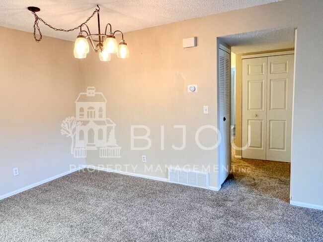 Building Photo - 844 Tenderfoot Hill Rd