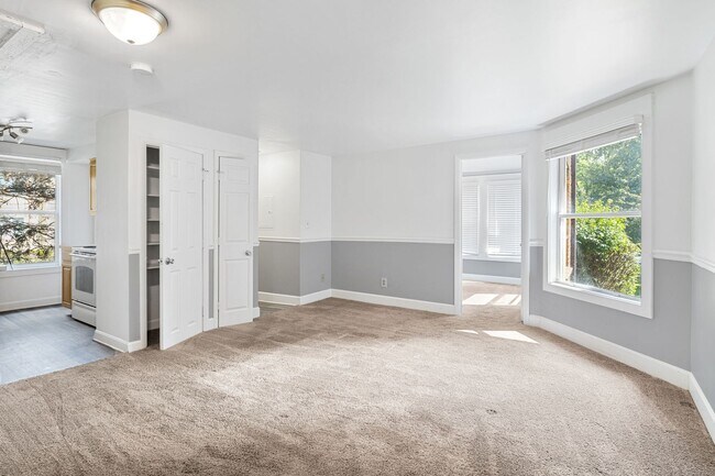 Building Photo - 3534 E Fall Creek Pkwy N Dr