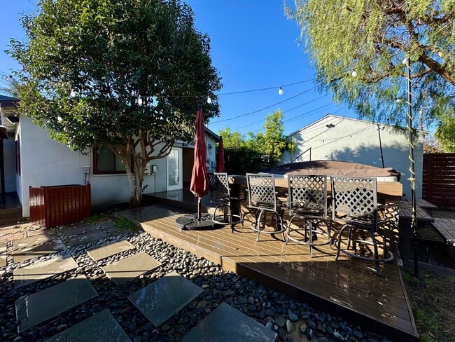 Building Photo - Stunning 3-bedroom, 2-bathroom home in Leimert Park area