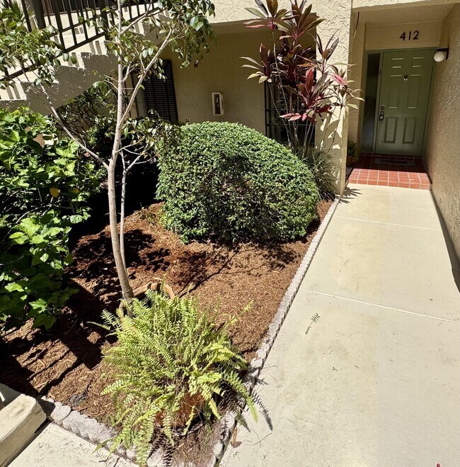 Building Photo - 5121 Oakhill Ln