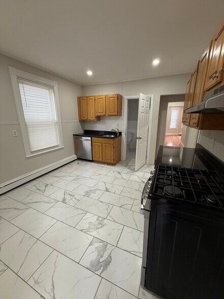 Building Photo - 22 Howell St