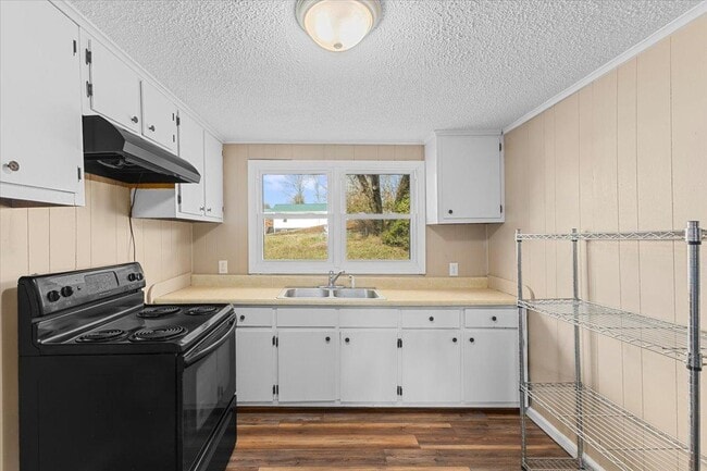 Building Photo - 1471 E State St