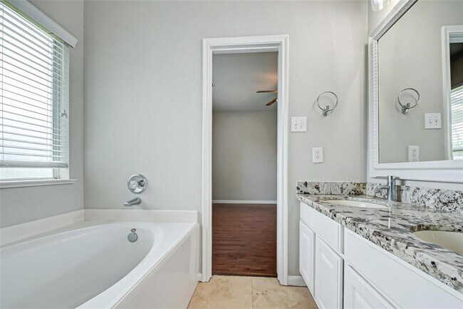 Building Photo - 11310 English Rose Trail