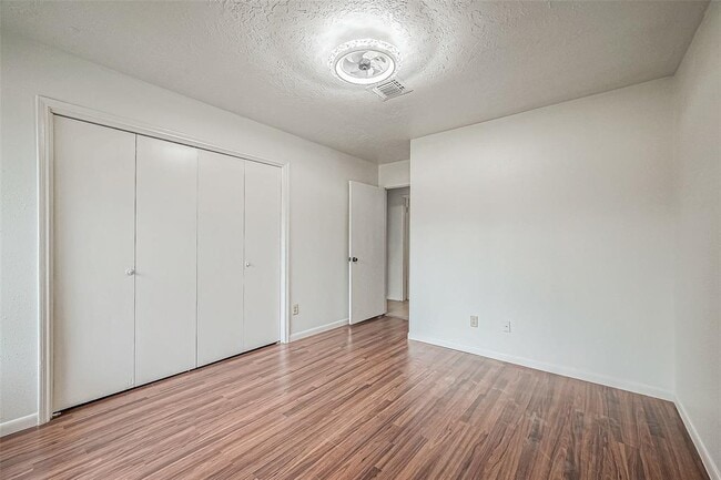Building Photo - 10806 Silkwood Dr