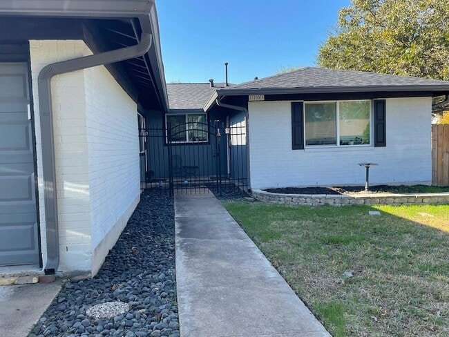 Building Photo - 1105 Inland Greens