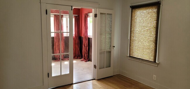 Building Photo - Glendale Awaits You