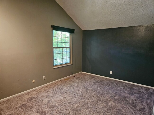 Building Photo - 3 BED 2 BATH IN AURORA
