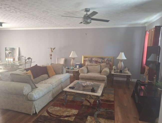 Primary Photo - 525 Transit Cir