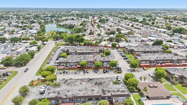 Building Photo - 810 SW 129th Pl