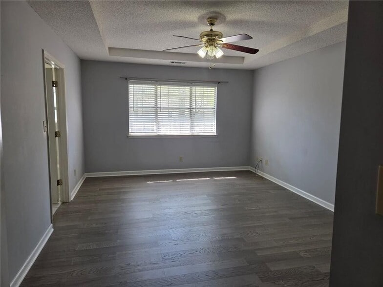 Building Photo - 1155 Riverside Trce