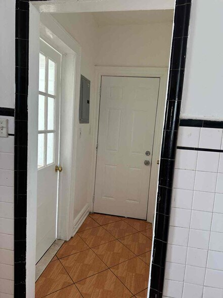 Building Photo - 1 Bronxwood