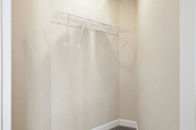 Building Photo - 4 Bedroom Griffin Park Home on Quiet Cul-de-Sac