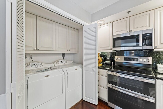 Building Photo - 100 S Beach Rd