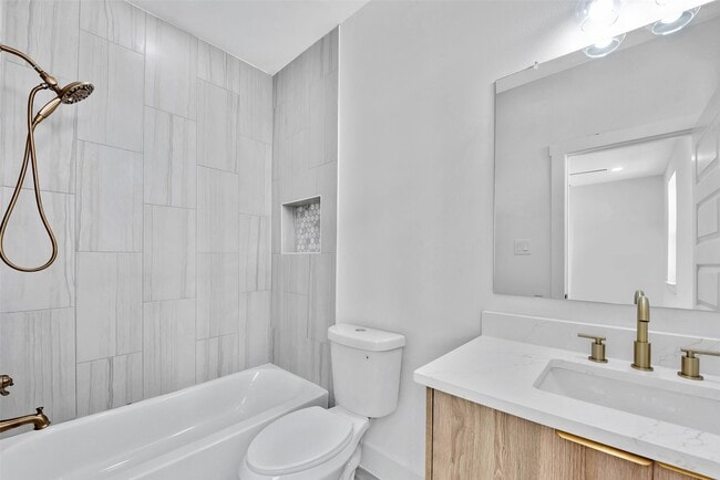 Building Photo - 1805 Emir St