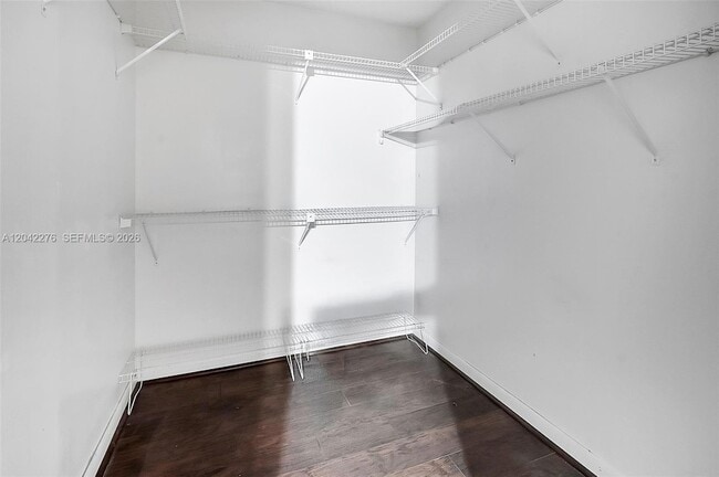 Building Photo - 681 Thornridge Ave