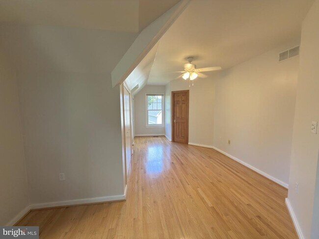 Building Photo - 5 Mill Way