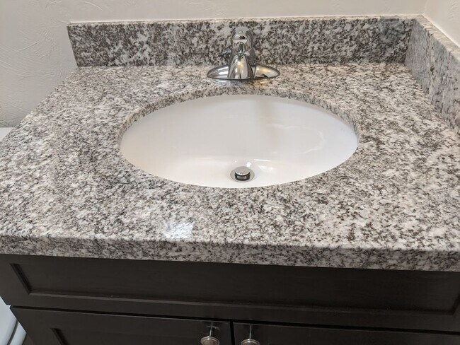 Building Photo - 4547 E Bellevue St