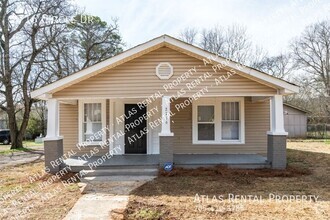 Building Photo - Charming Corner-Lot Gem in Hueytown – Full...