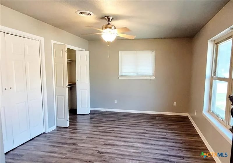 Building Photo - 613 Cedar Dr