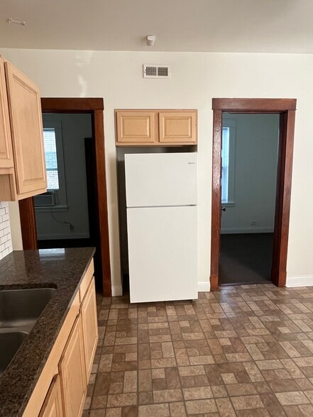 Building Photo - 3029 N Haussen Ct