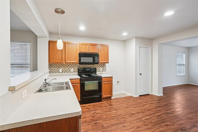 Building Photo - 9120 Sun Haven Way